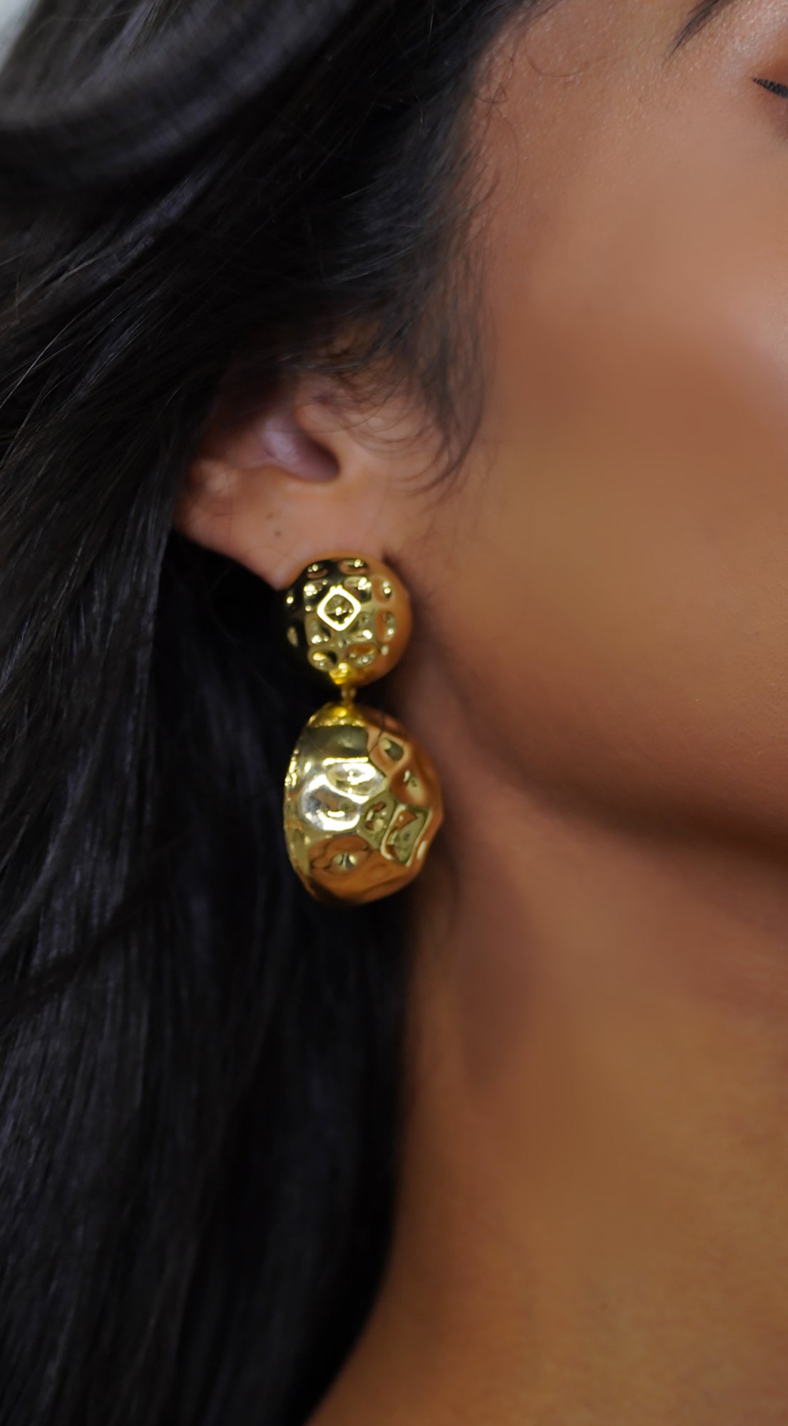 Glimmering Layered Hammered Round Earrings - Gold